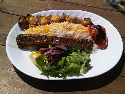 Perska Elegancja na Talerzu: Historia i Współczesność Kuchni Iranu