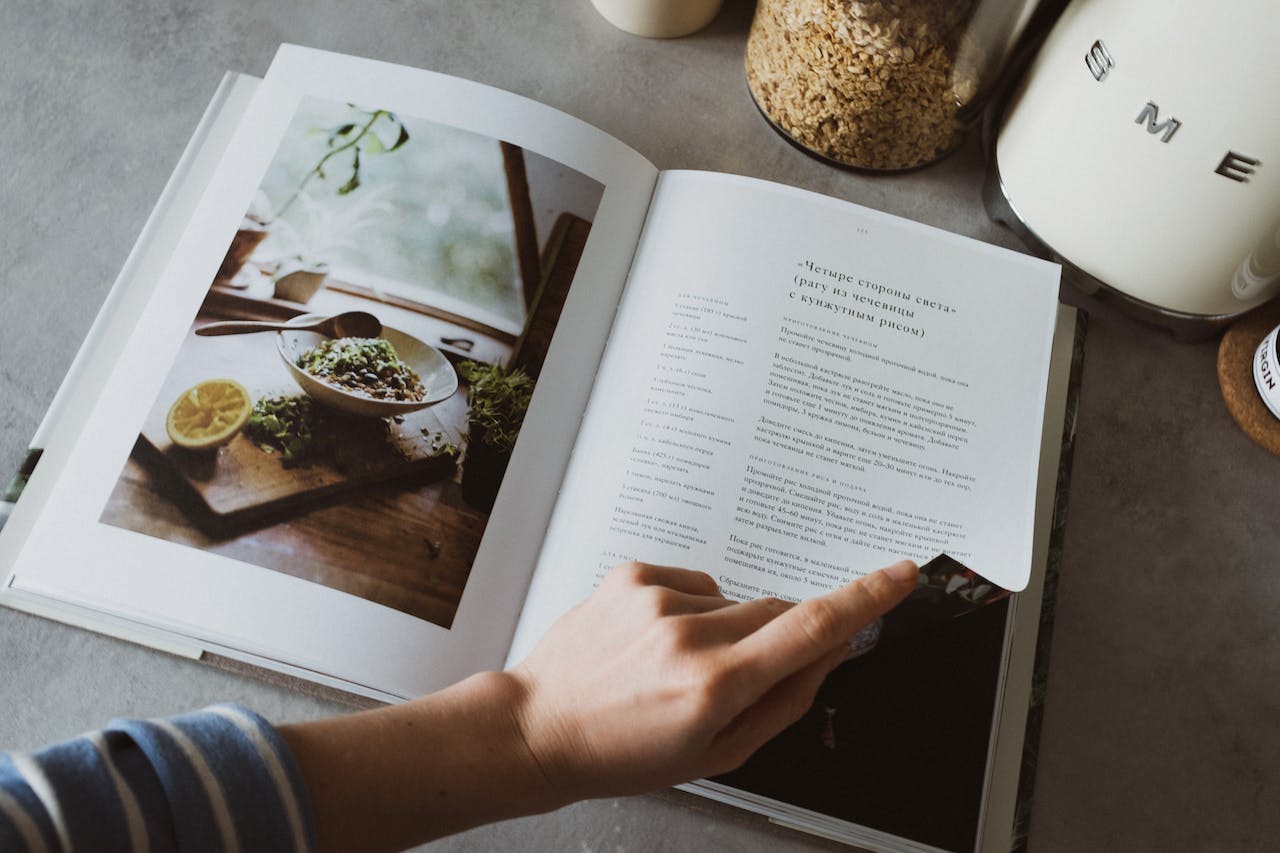 You are currently viewing Czytaj i gotuj: książki o zdrowym odżywianiu